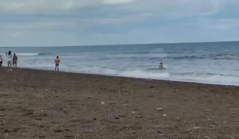 Bañistas salvaron a dos niñas en Playa Unión