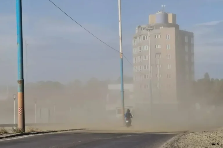 Alerta roja para este lunes en Comodoro por vientos que superarían los 140 km/h