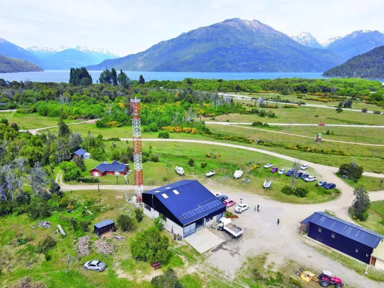 Provincia instaló un nuevo sistema fotovoltaico en el Centro de Monitoreo del Parque Nacional Lago Puelo