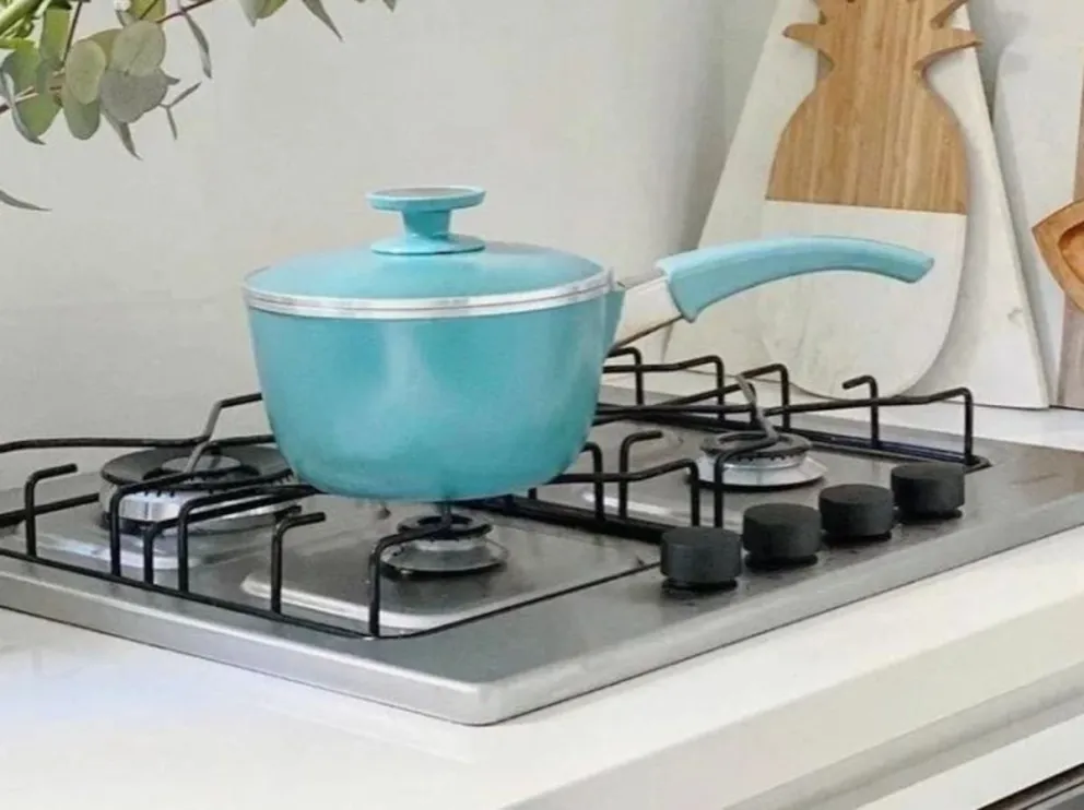 Una reconocida fábrica de ollas y sartenes anunció despidos y ahora van a importar de China