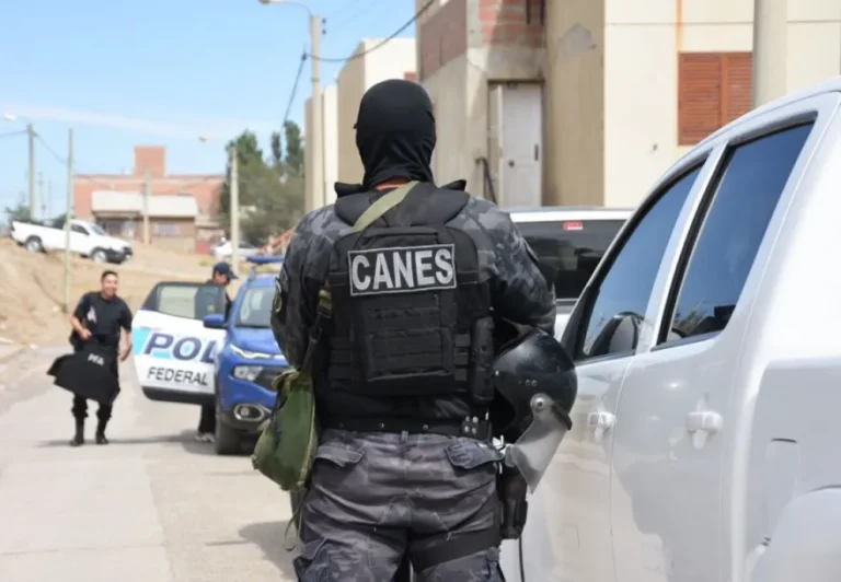 Policía Federal y Policía del Chubut allanaron por primera vez en conjunto "Las 1008" por una causa de drogas