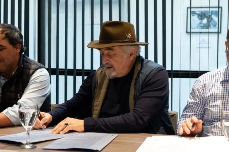 El Ejecutivo y gremios municipales cerraron las paritarias 2025