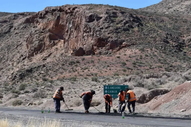 Vialidad Nacional avanza con trabajos de mantenimiento en rutas nacionales de Chubut