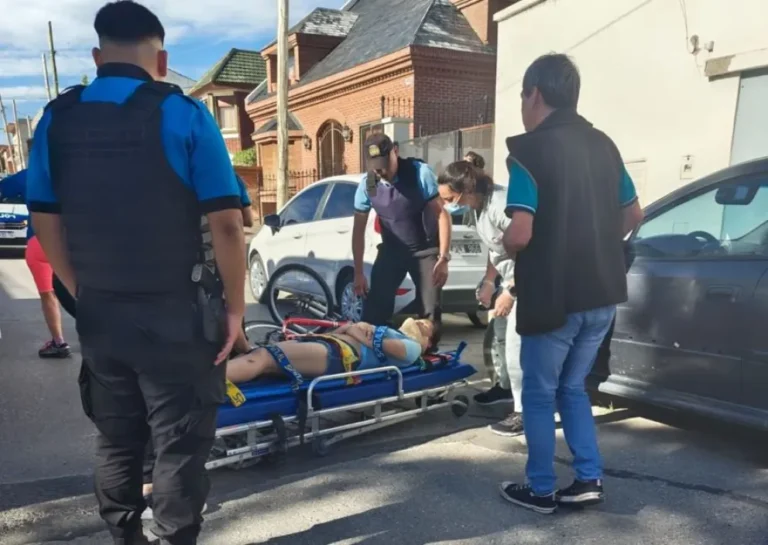 Una ciclista sufrió una caída que motivó su hospitalización