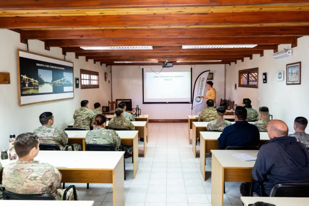 Capacitaron a personal de la Fuerza Aérea en buenas prácticas ambientales