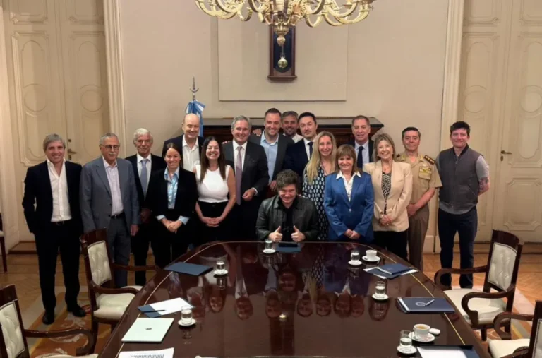 Milei y Adorni inauguran su nueva fase de gestión con la presentación de Presti y Monteoliva