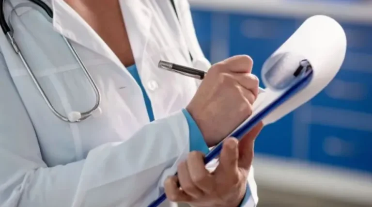 Trabajadores de la salud paran el lunes