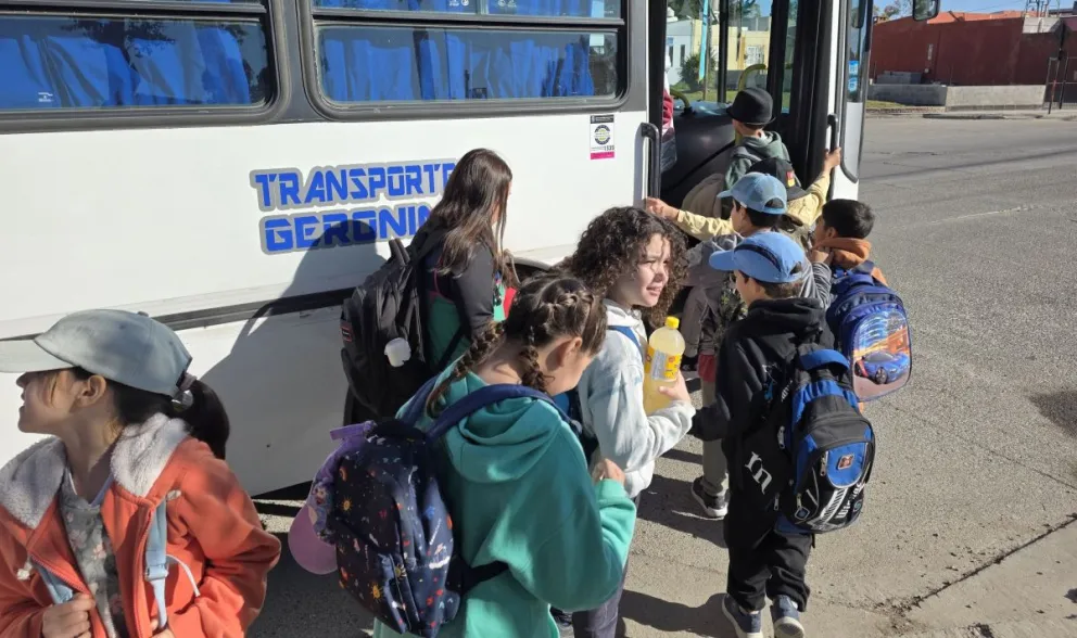 Estudiantes de las escuelas 53 y 174 de Trelew viajaron a Punta Tombo tras ganar concurso educativo
