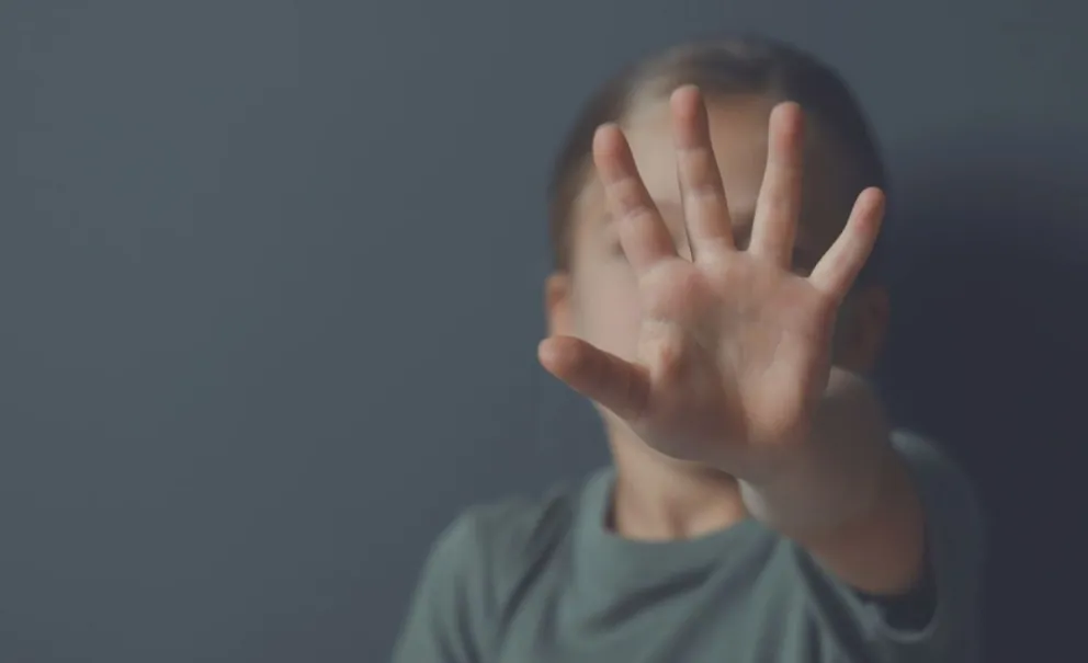 Detención e investigación por abuso sexual a un menor de edad