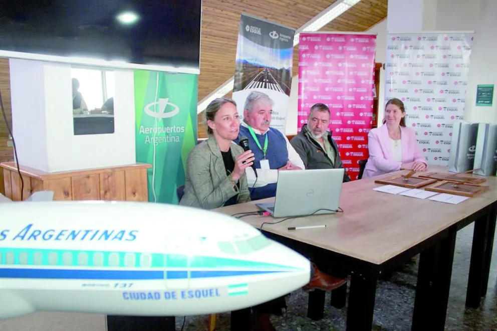 El municipio de Esquel acompañó el concurso fotográfico por el 80° aniversario del Aeropuerto