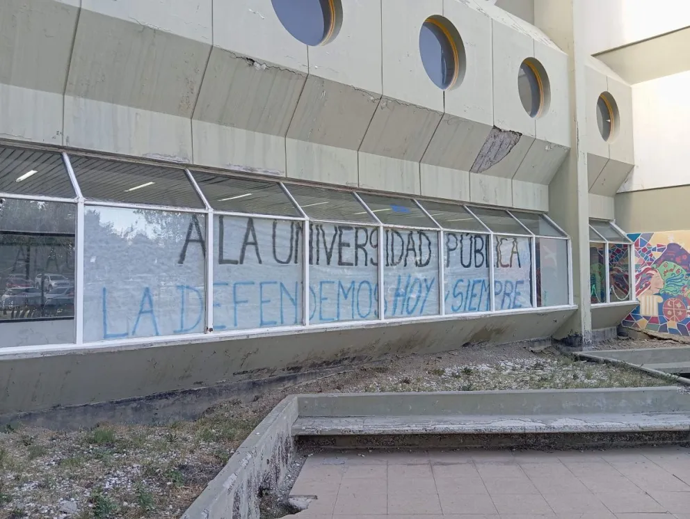 Docentes universitarios comenzaron un paro por 72 horas