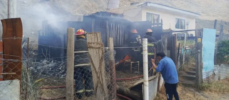 Una vivienda de la zona alta del Rincón del Diablo ardió en llamas