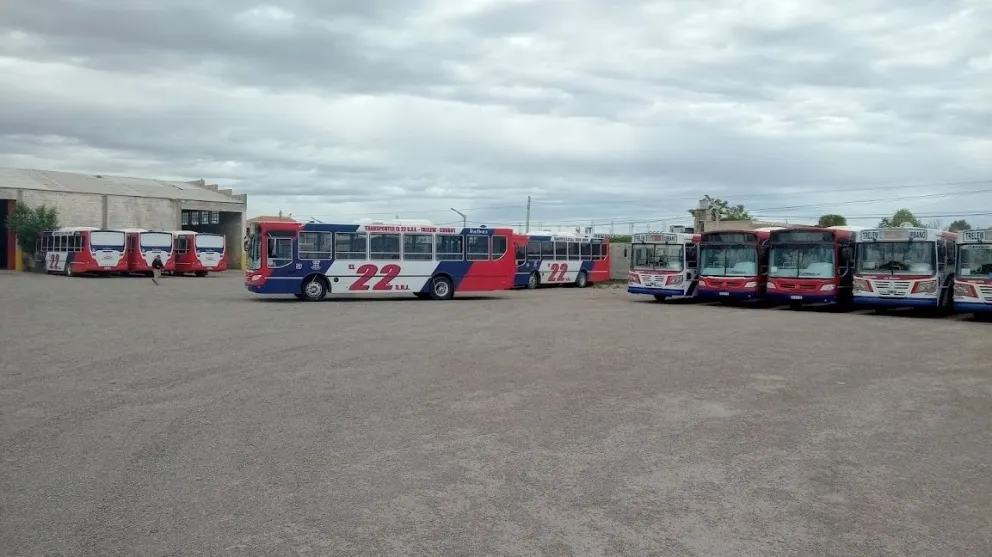 Sigue el paro colectivos en Trelew