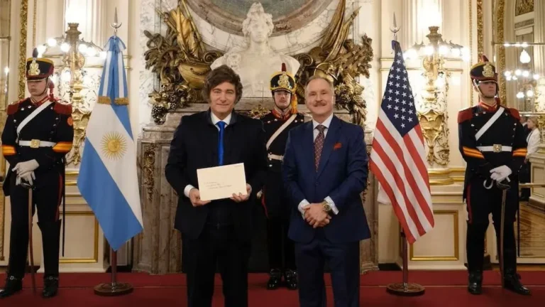 Milei recibió al nuevo embajador de Estados Unidos antes de su próximo viaje a Norteamérica