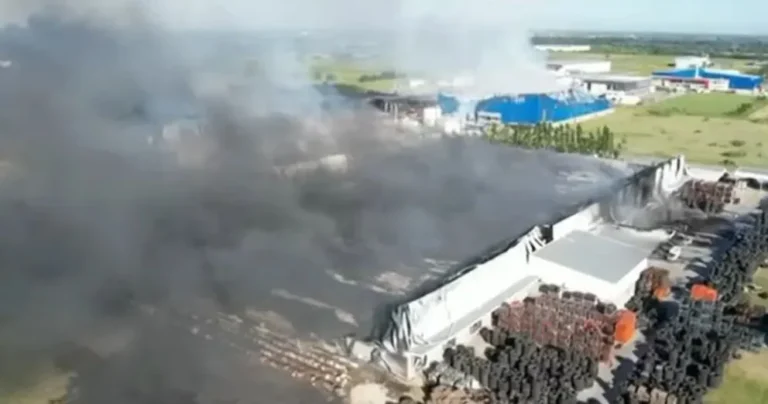 Incendio en Ezeiza: Defensa Civil descartó riesgo tóxico y reportó solo heridos leves