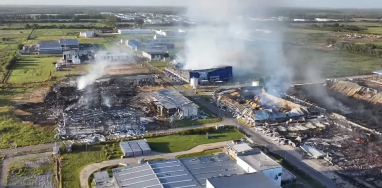 Incendio en Ezeiza: la investigación apunta a un derrame químico y falta de limpieza