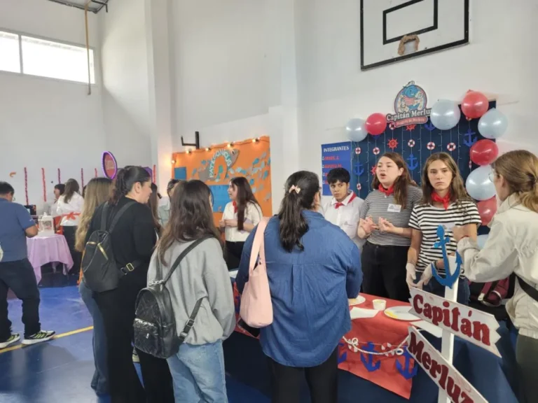 Estudiantes del Biología Marina brillaron en la Muestra “Con ojos de mar”