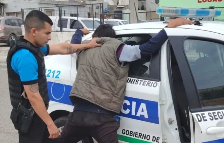 Saltó el portón de un domicilio, robó una bicicleta y terminó detenido