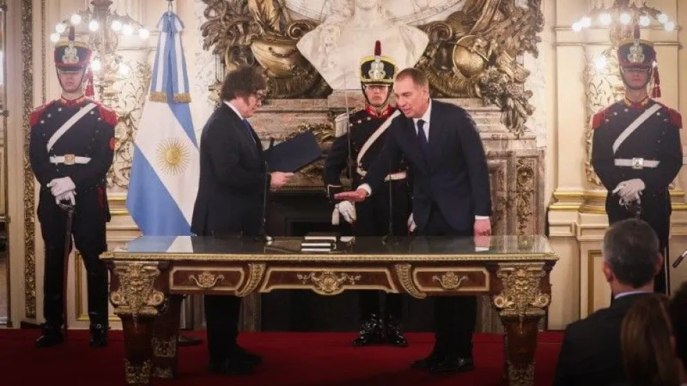 Milei tomó juramento a Santilli como ministro del Interior en medio de encuentros con líderes provinciales