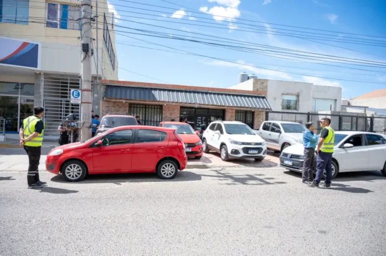 Clausuraron dos agencias de autos por falta de habilitación comercial