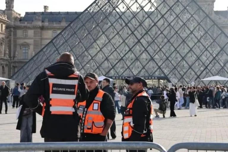 Cuatro nuevos detenidos por el robo en el Museo del Louvre
