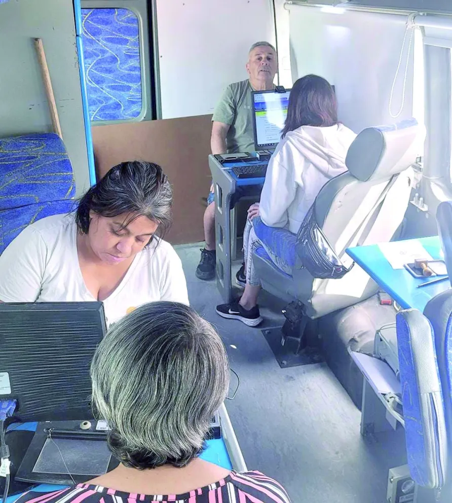 Provincia instaló la Unidad Móvil del Registro Civil durante tres días en Comodoro Rivadavia 