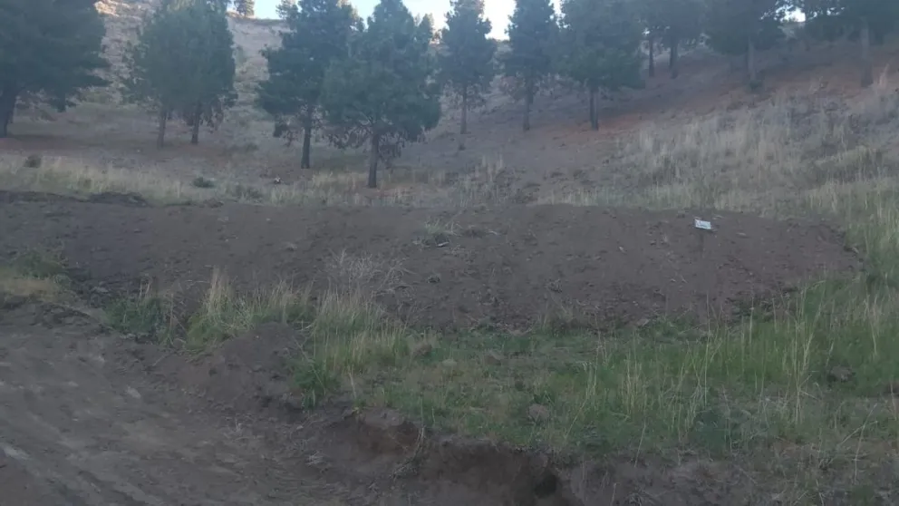 Desalojaron una ocupación ilegal en el camino al Cerro La Cruz en Esquel