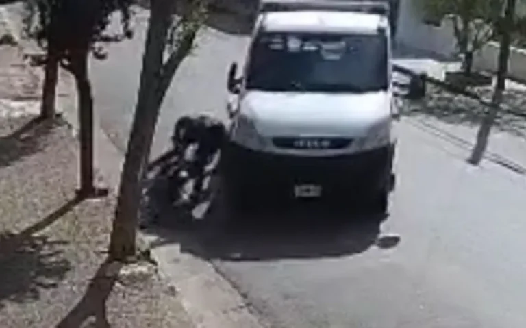 Un camionero encerró a un motociclista y lo mató en plena calle de Azul