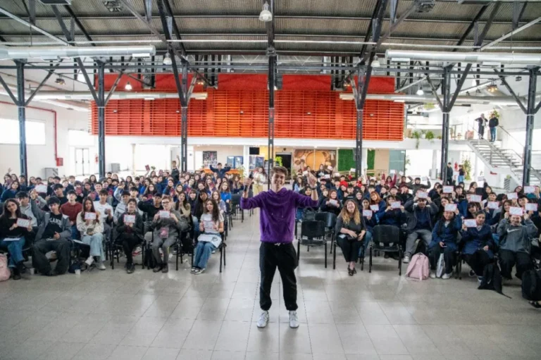 Más de 280 estudiantes participaron del 2° encuentro de BookTok con Santiago Speranza