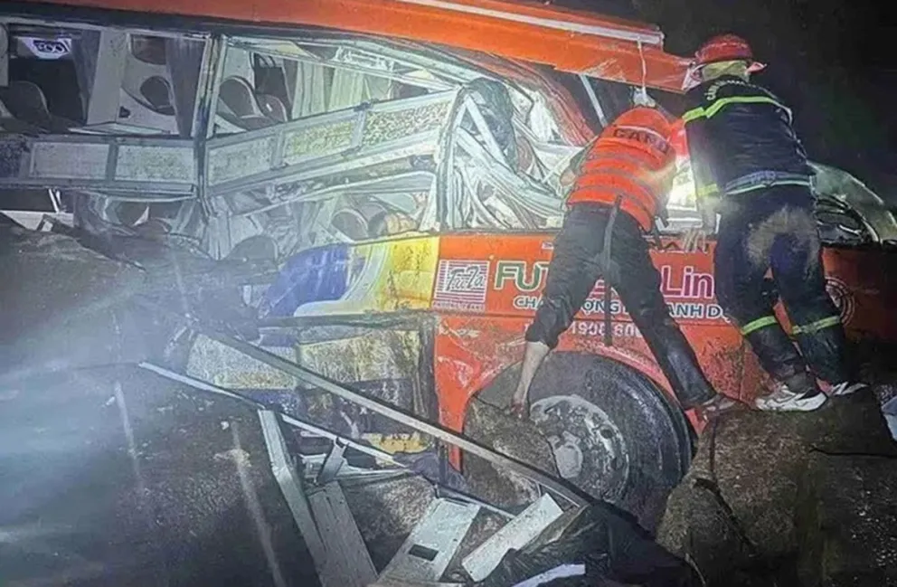 Tragedia en Vietnam: Micro con 40 pasajeros sepultado por deslizamiento de tierra