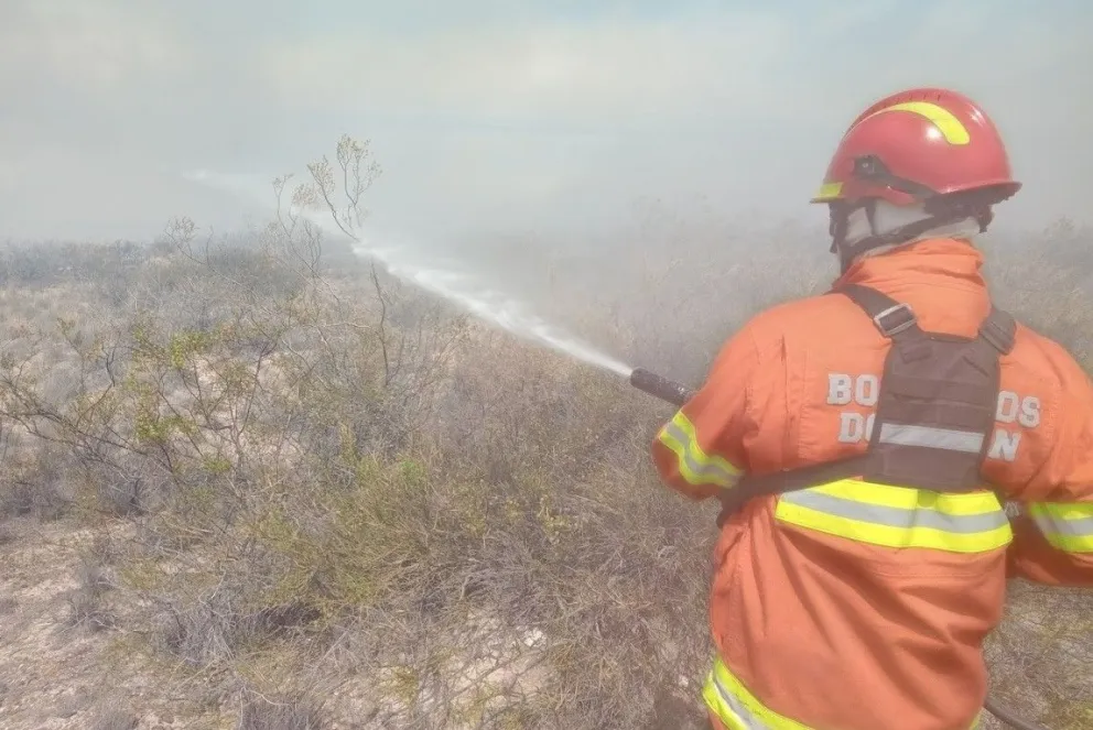 El incendio en los campos de Trelew se expande hacia Madryn