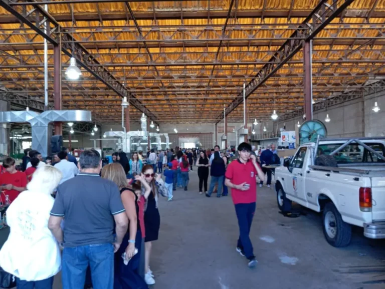 El Deán Funes presentó su exposición anual de trabajos estudiantiles