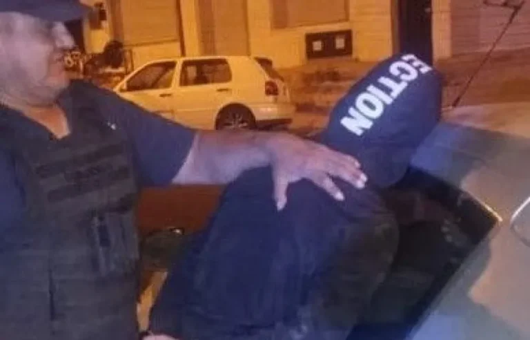 Robó un auto y la Policía lo detuvo en minutos: estaba armado