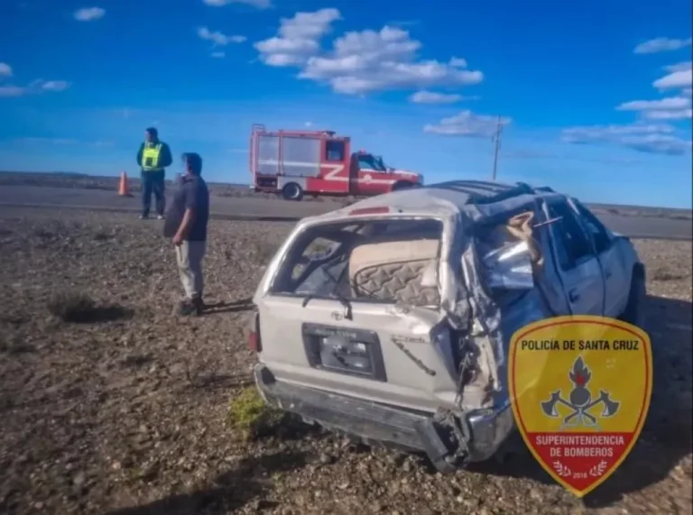 Una camioneta volcó en la Ruta 281: tres personas fueron derivadas al hospital