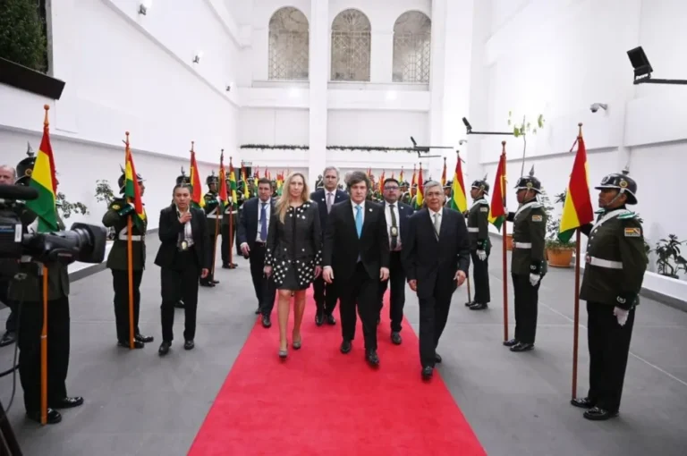 Javier Milei asistió en Bolivia a la asunción de Rodrigo Paz Pereira