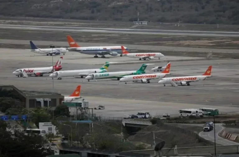 Trump exige "cierre total" del espacio aéreo venezolano