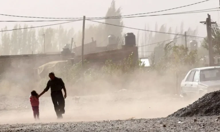 Alerta naranja en Chubut: Prevén ráfagas de viento de hasta 120 km/h