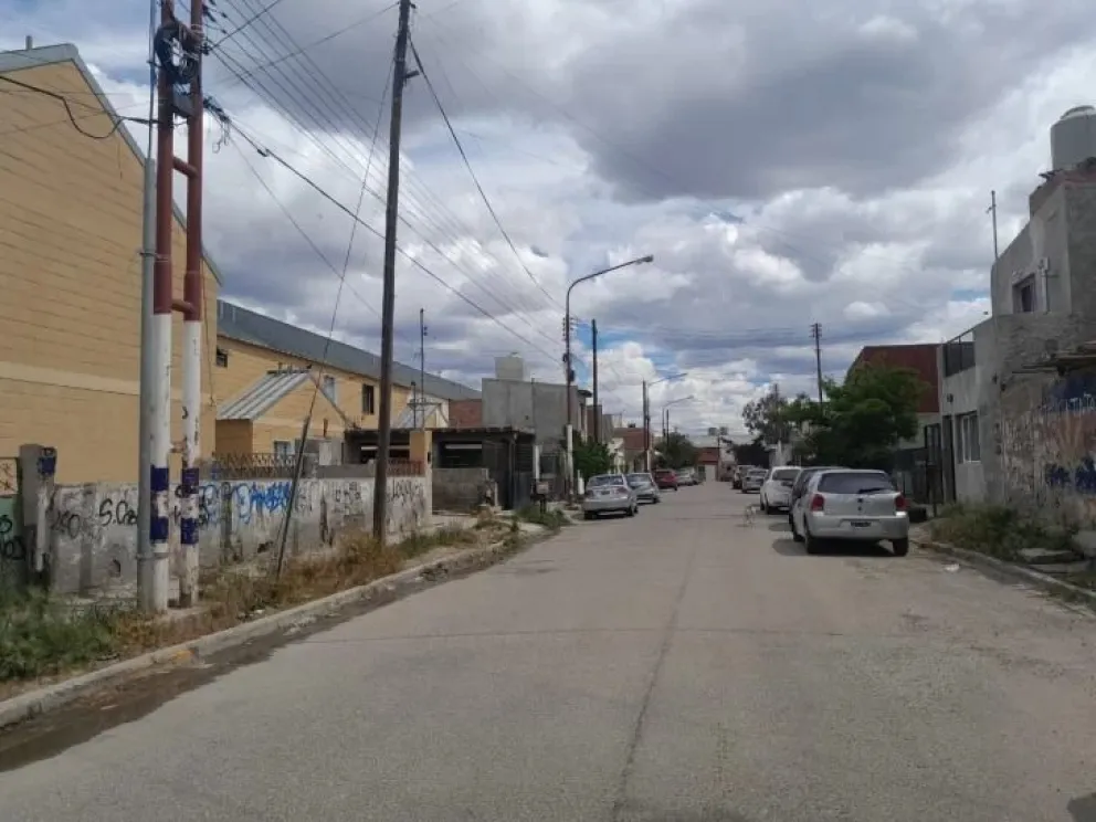 Joven de 17 años fue asaltado por siete delincuentes armados en Caleta Olivia