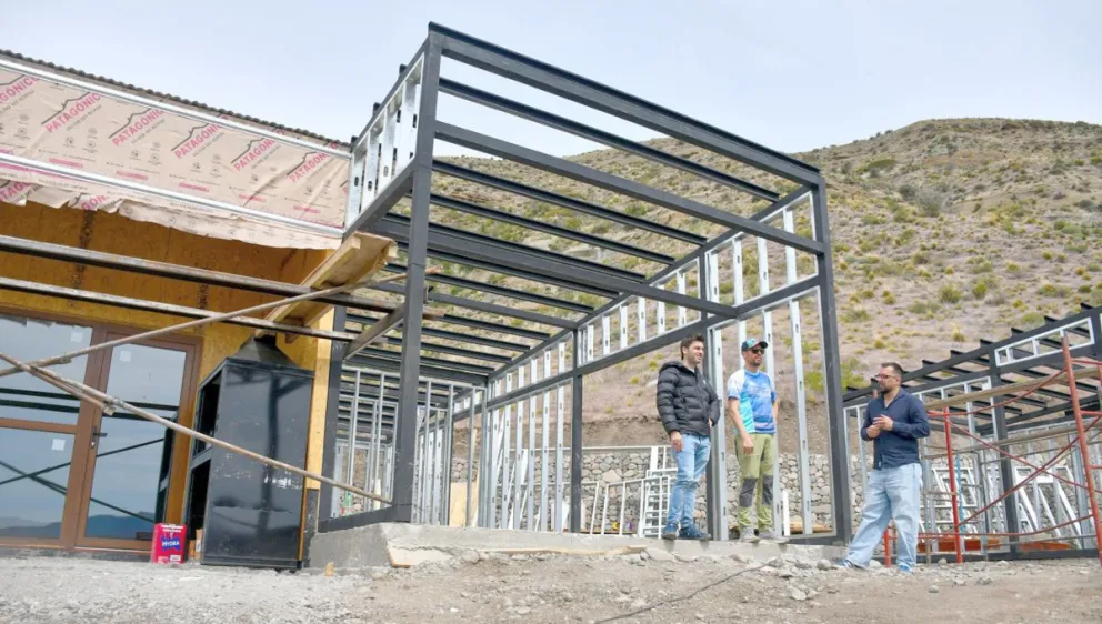 Torres recorrió obras turísticas en Esquel