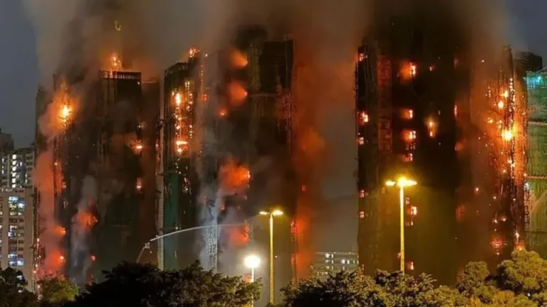 128 muertos dejó el incendio del complejo residencial en Hong Kong