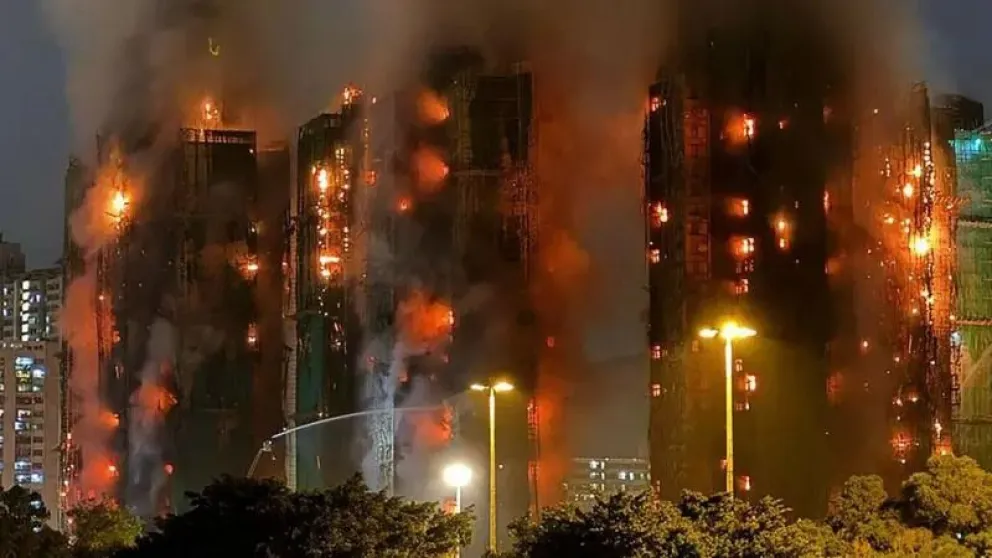 128 muertos dejó el incendio del complejo residencial en Hong Kong