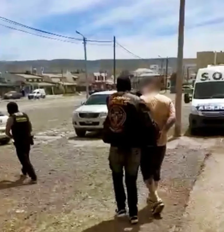 “Soldaditos” advertían la llegada de la policía a los vendedores de droga, mediante equipos HT