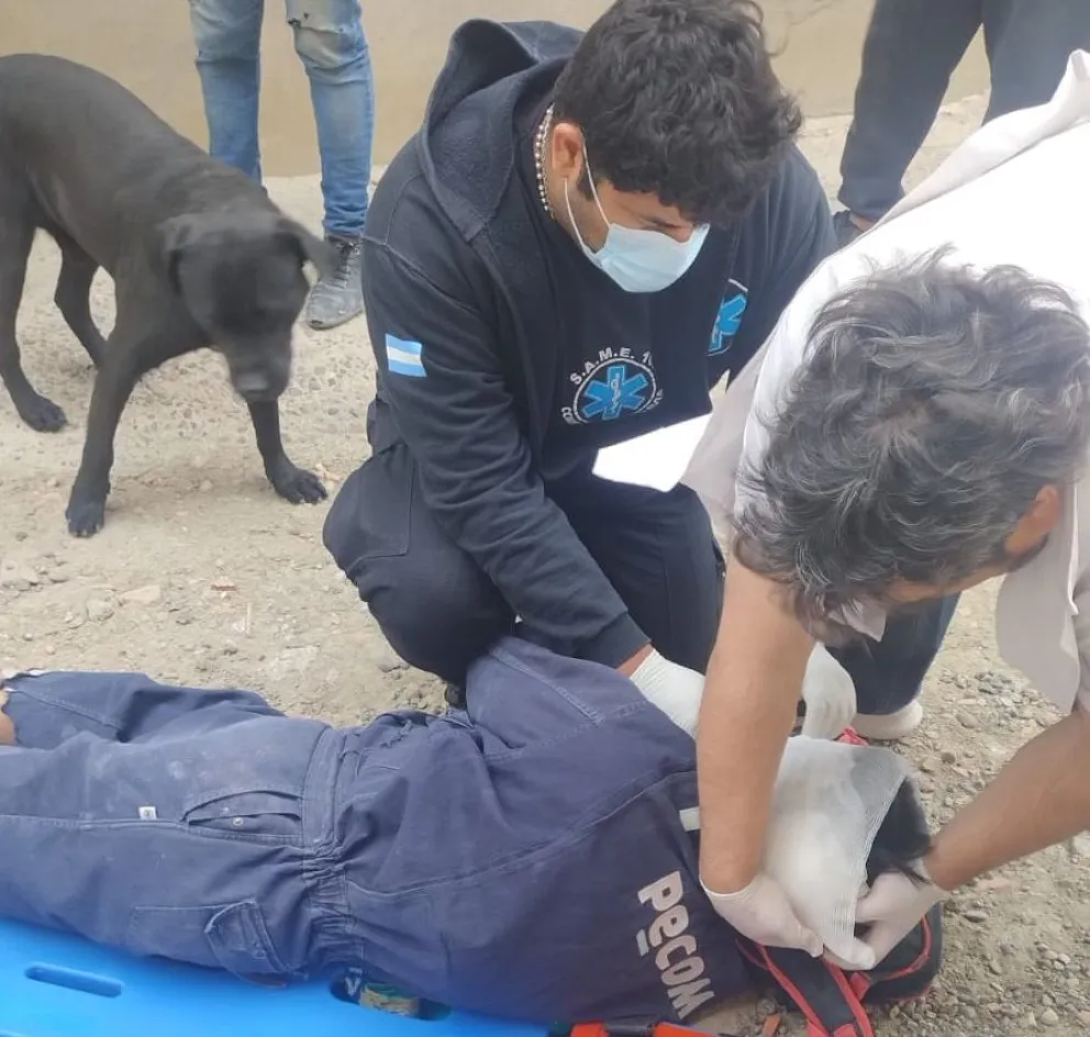 Un albañil cayó desde un segundo piso y fue derivado al hospital