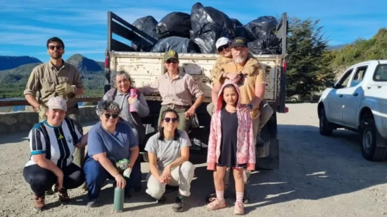 Vecinos y Guardaparques se unieron para limpiar la Ruta 40