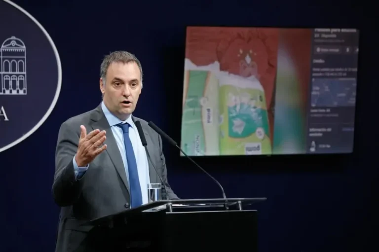 Adorni resaltó la disminución de la pobreza infantil