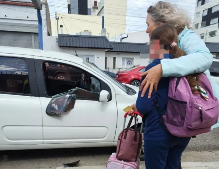 Le robaron la cartera a una mujer a la salida de un colegio privado