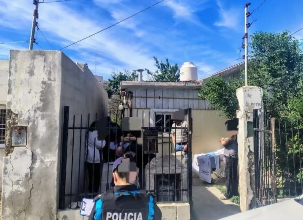 Rescatan a un perro en grave estado de abandono en el barrio Presidente Ortiz