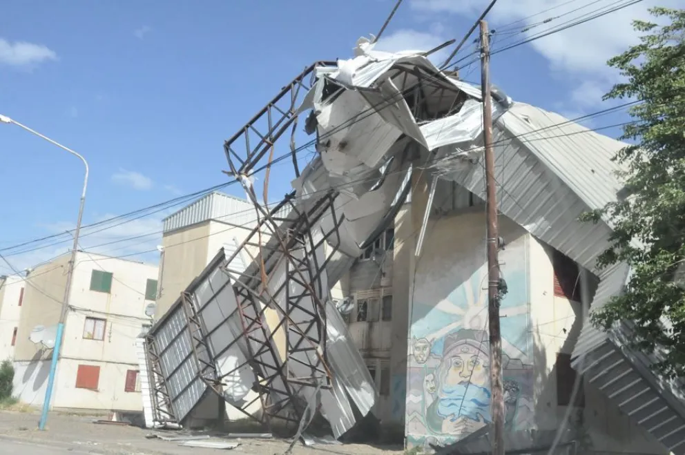 Crónica te muestra las consecuencias del temporal de viento en Comodoro