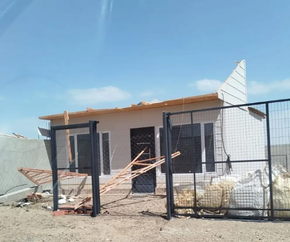 El viento voló una docena de techos en Comodoro
