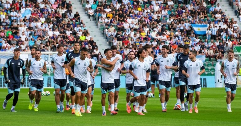 Con un Messi estelar y el himno argentino de fondo, la Selección entrenó en España ante 20 mil hinchas, en la previa del viaje a Angola